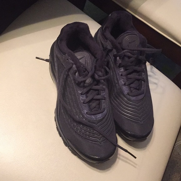 Nike Shoes - NEW Nike Sneakers